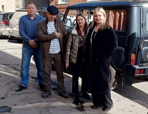 Южно-Сибирское межрегиональное управление Росприроднадзора при посредничестве Общероссийского общественного движения «Народный фронт «За Россию» передало автомобиль UAZ HUNTER на СВО