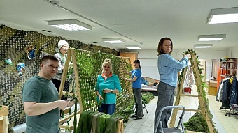 Коллектив филиала ЦЛАТИ по УФО по ХМАО-Югре принял участие в изготовлении защитных сетей для маскировки блиндажей и военной техники