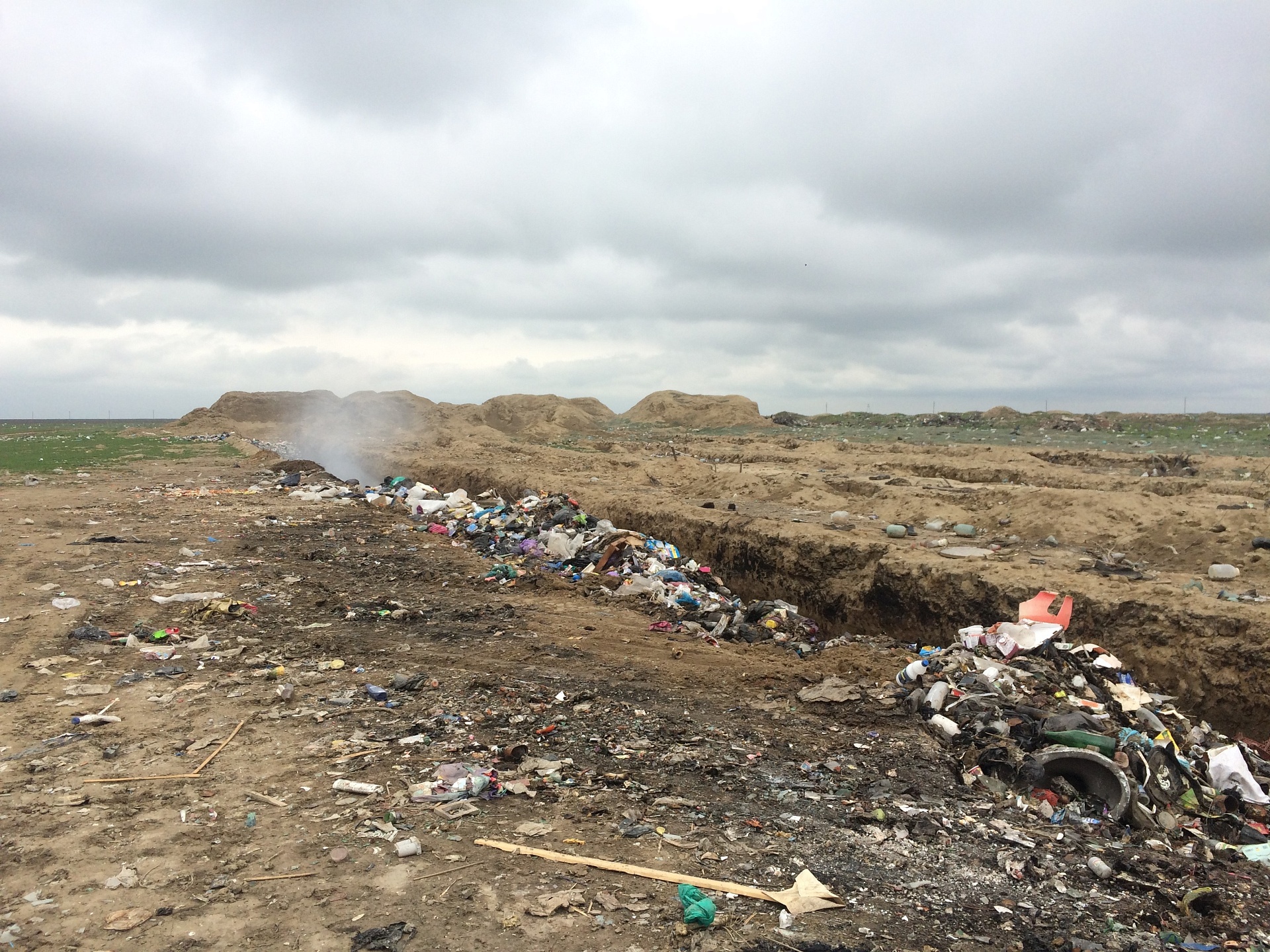 Северо-Кавказское управление Росприроднадзора требует от виновных в загрязнении почвы в г. Южно-Сухокумск Республике Дагестан добровольно оплатить причиненный вред 