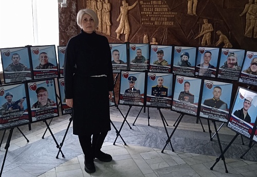 Сотрудники Южно-Сибирского межрегионального управления Федеральной службы по надзору в сфере природопользования посетили экспозицию «СВОИ ГЕРОИ»