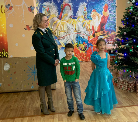 Сотрудники Росприроднадзора поздравили ребят из подшефного детского дома с наступающим Новым годом