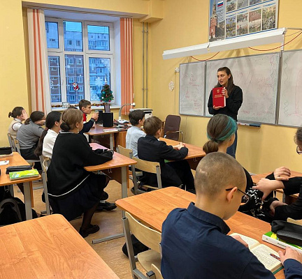 Инспекторы СЗМУ Росприроднадзора провели экоурок в школе № 110 Выборгского района Санкт-Петербурга