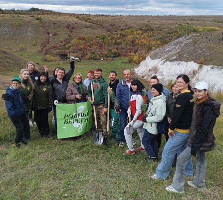 Молодежный совет Центрально-Черноземного управления Росприроднадзора принял участие в экологическом марафоне по высадке деревьев в Костенках в рамках акции "Родные берега" 