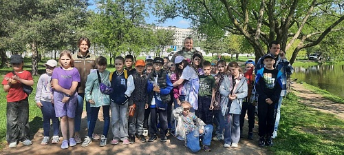 Для младших школьников в городском саду в Петербурге проведено экомероприятие