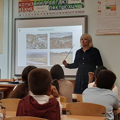 Сотрудники филиала ЦЛАТИ по УФО по Ханты-Мансийскому автономному округу–Югре провели уроки экологии для школьников