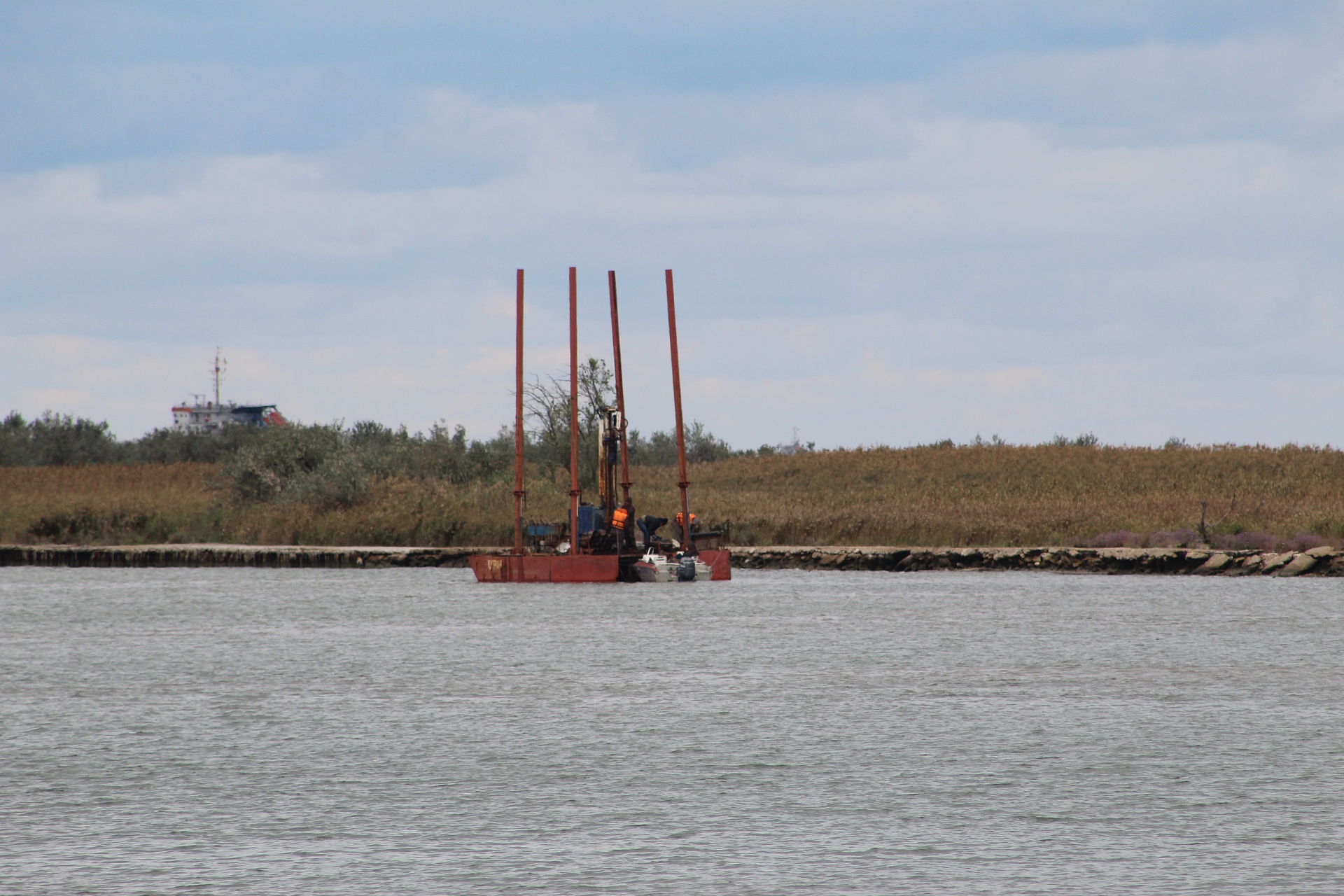 В акватории морского порта Темрюк инспекторы Росприроднадзора выявили нарушение законодательства РФ об экологической экспертизе