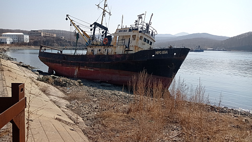 Росприроднадзор оценил вред, причиненный бухте Подъяпольского Уссурийского залива от затонувшего судна в 12,6 млн рублей