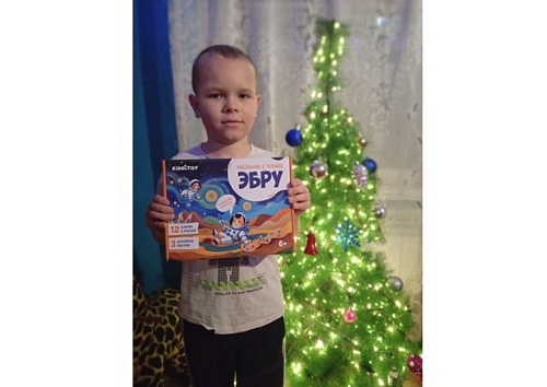 Росприроднадзор продолжает исполнять желания: в рамках Всероссийской благотворительной акции «Елка желаний» юный житель Ростовской области получил подарок