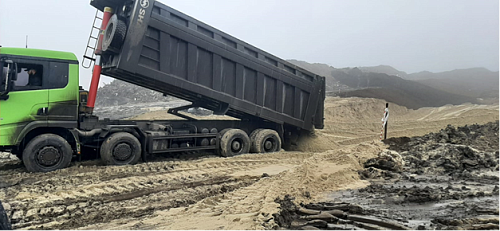 Сотрудники Центрально-Черноземного управления Росприроднадзора контролируют работы по рекультивации свалки в Воронежской области