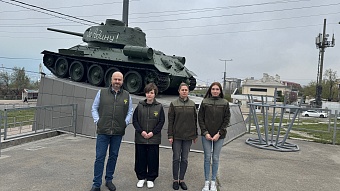 Сотрудники Росприроднадзора и ФГБУ «ЧерАзтехмордирекция» возложили цветы к памятникам «Героям-танкистам» и «Братская могила» городе-герое Новороссийск