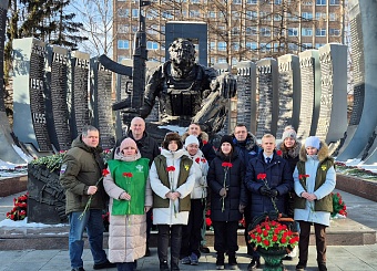 Уральский Росприроднадзор возложил цветы к Мемориалу в Екатеринбурге