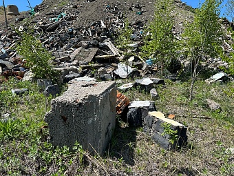 Суд обязал виновного в образовании свалки строительных отходов в Сахалинской области возместить ущерб почвам