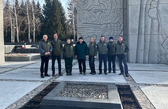 Сотрудники Сибирского управления Росприроднадзора приняли участие в благоустройстве Монумента Славы в Новосибирске