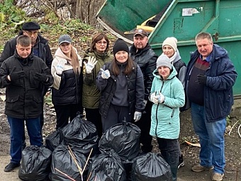 Сотрудники Росприроднадзора приняли участие в субботнике на территории Горно-Алтайска
