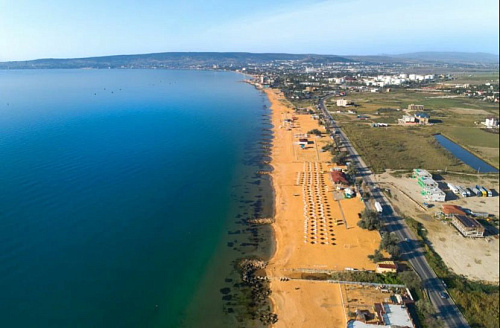 В Крыму сотрудники Росприроднадзора приняли участие в уборке береговой полосы, приуроченной к Международному дню Черного моря