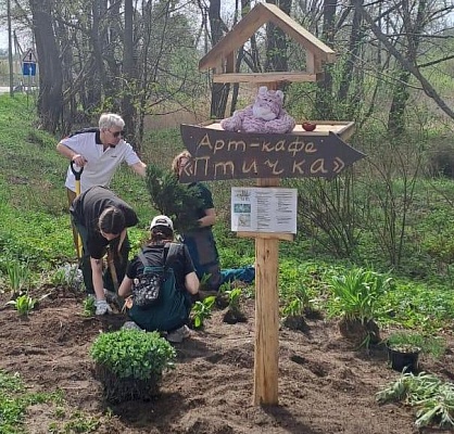 Сотрудники СЗМУ Росприроднадзора приняли участие в творческом экосубботнике