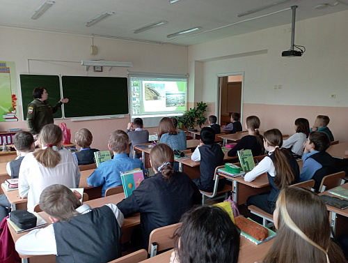 В Перми сотрудники Росприроднадзора провели экологический урок для школьников