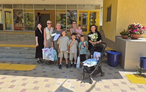 В Крыму сотрудники Южного управления Росприроднадзора оказали поддержку детям без родителей