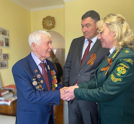 В Иркутске сотрудники Росприроднадзора поздравили  ветеранов Великой Отечественной войны