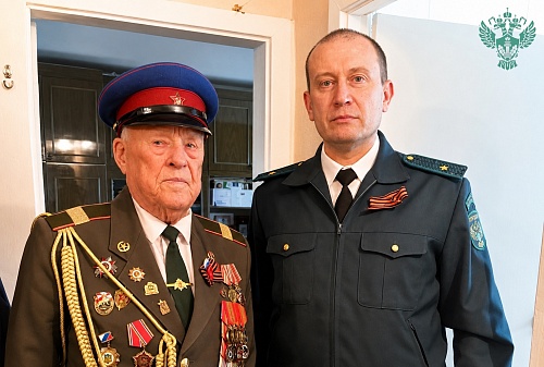 Сотрудники Уральского Росприроднадзора поздравили ветерана Великой Отечественной войны Николая Васильевича Чудинова