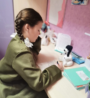 Школьница из Алтайского края приняла участие в акции Росприроднадзора «Игрушка ветерану»