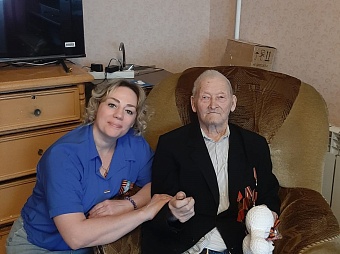 Руководитель Управления Росприроднадзора поздравила ветерана Великой Отечественной войны в Иркутске