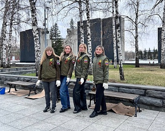 Сотрудники Сибирского управления Росприроднадзора приняли участие в благоустройстве Монумента Славы в Новосибирске