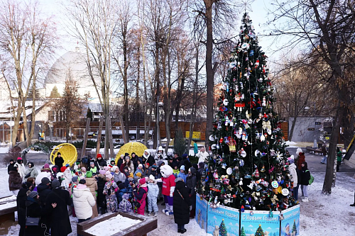 В Москве   открыли Всероссийскую экологическую елку