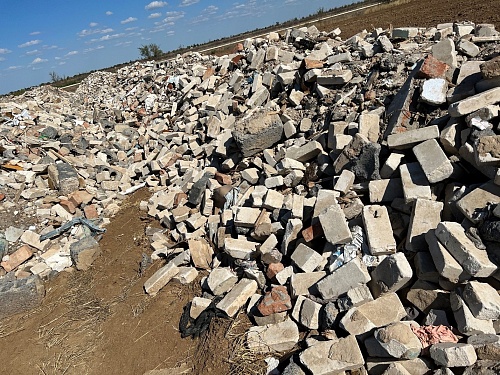 В Волгоградской области инспекторы Росприроднадзора приняли меры по факту загрязнения почвы строительными отходами