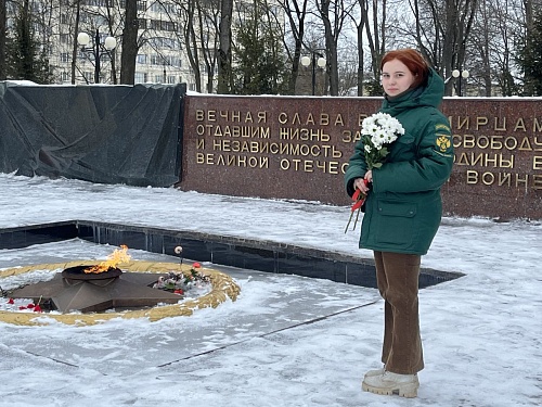 В День защитника Отечества специалисты Верхне-Волжского управления возложили цветы к памятникам Героев