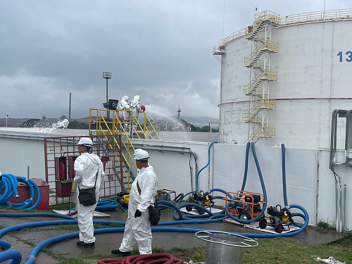 Сотрудники Росприроднадзора приняли участие в проведении комплексных учений по ликвидации аварийных разливов нефтепродуктов в г. Феодосия 