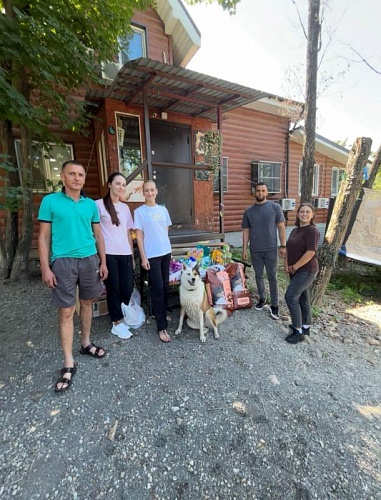 Наши сердца – бездомным животным: сотрудники Дальневосточного межрегионального управления Росприроднадзора приняли участие в акции посвященной Дню бездомных животных