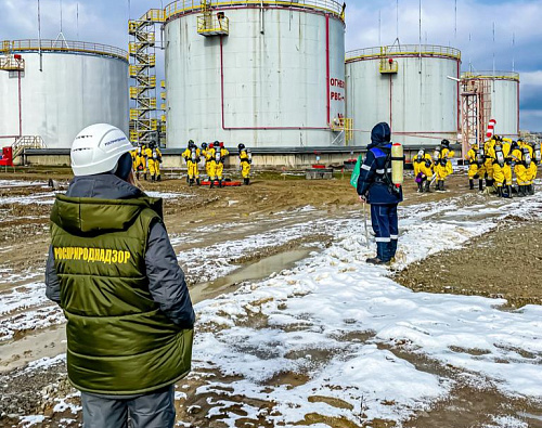 Сотрудники Росприроднадзора приняли участие в комплексных учениях на территории нефтеперерабатывающего завода