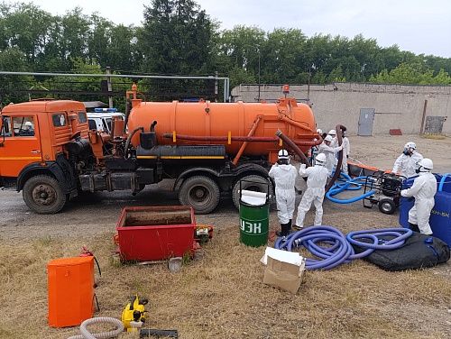 Инспекторы Уральского Росприроднадзора приняли участие в комплексных учениях по локализации и ликвидации разливов нефтепродуктов