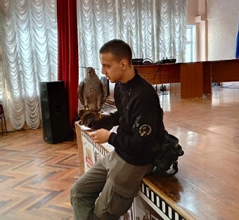 Для пензенских школьников организовали знакомство с хищными птицами