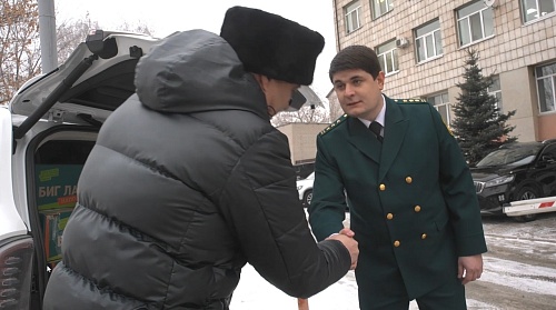 Волжско-Камское управление Росприроднадзора передало подарки для бойцов СВО