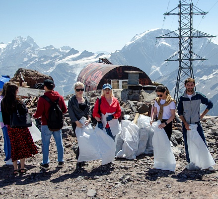 Сотрудники Росприроднадзора приняли участие в ежегодной акции  «Чистая гора» на г. Эльбрус в  Кабардино-Балкарской Республике