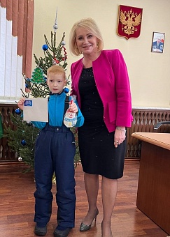 Сотрудники Росприроднадзора исполнили мечту маленького участника акции «Елка желаний» из Перми