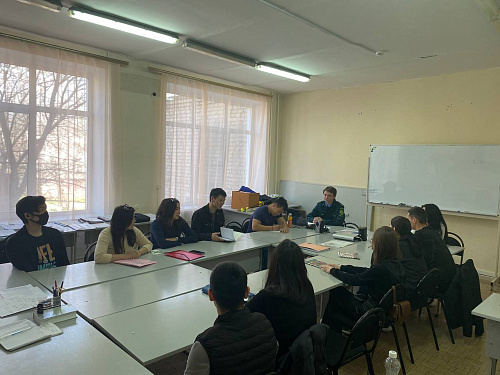 Сотрудники Росприроднадзора провели экологическое занятие у студентов в Республике Калмыкия
