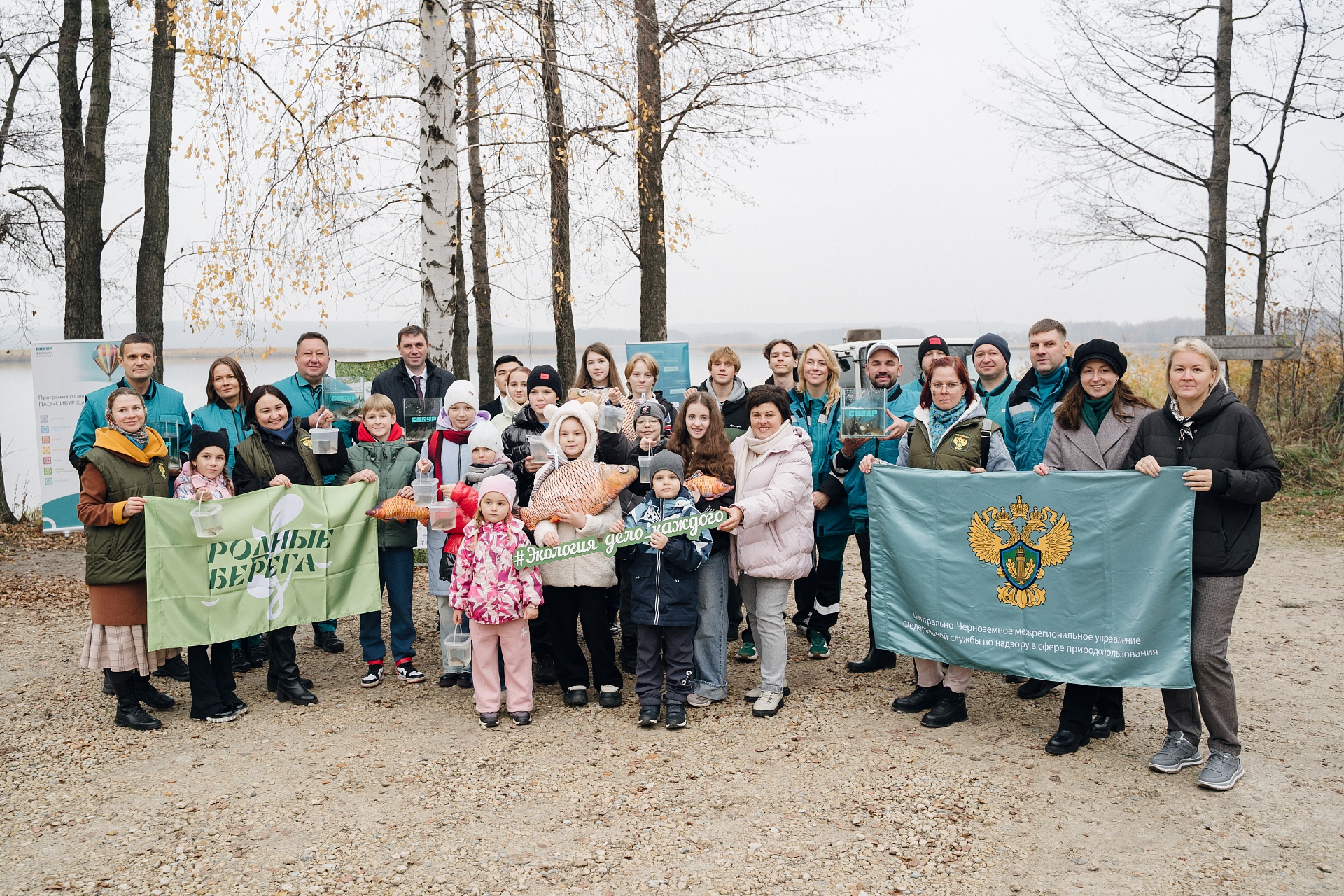 Сотрудники Центрально-Черноземного управления Росприроднадзора в поддержку премии «Экология- дело каждого» под эгидой акции «Родные берега» приняли участие в выпуске мальков сазана и толстолобика в Воронежское водохранилище