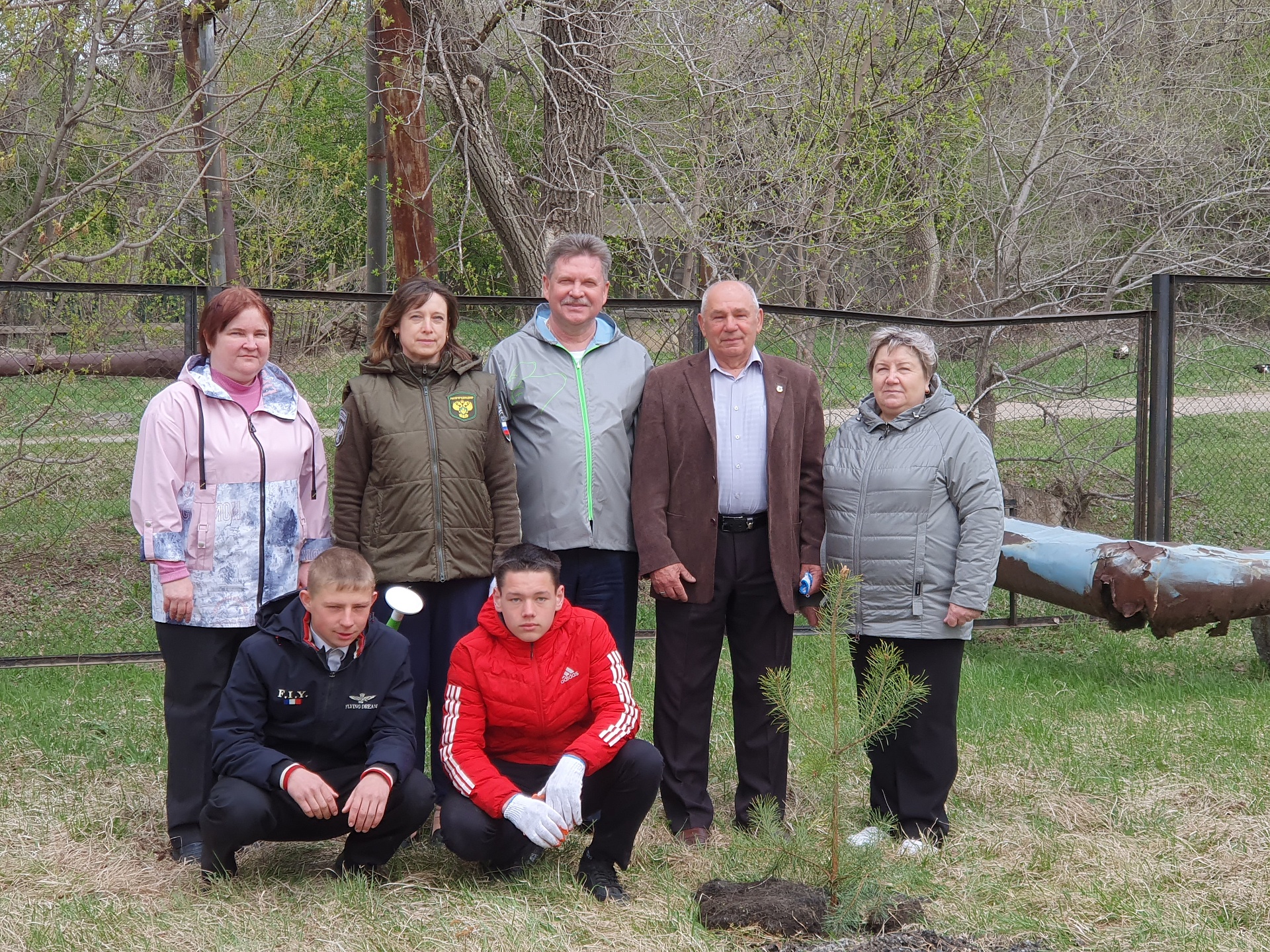 Сотрудники Дальневосточного управления Росприроднадзора и призеры II сезона Премии «Экология – дело каждого» высадили саженцы в с. Григорьевка Приморского края