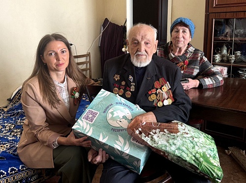 Енисейское управление Росприроднадзора продолжает вручение подарков ветеранам Великой Отечественной войны в рамках акции «Игрушка ветерану»