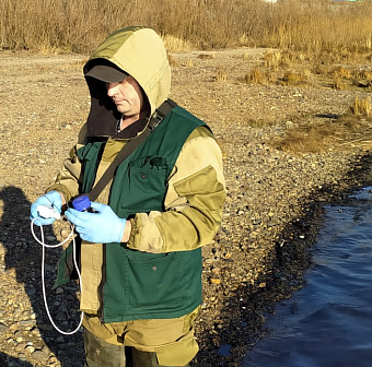 Сотрудники филиала ФГБУ «ЦЛАТИ по СФО» проводят обследование р. Томь