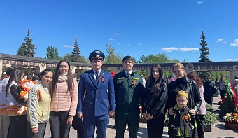 Сотрудники Волжско-Камского управления Росприроднадзора возложили цветы к Вечному огню