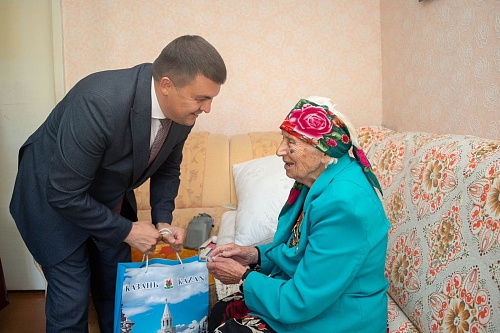  Фаяз Шакиров в Нижнекамске принял участие в торжественных мероприятиях, посвящённых Дню пожилого человека