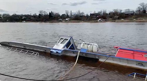 В реке Волхов в месте полузатопленного судна «Академик Якутин» по результатам повторного отбора проб нефтепродуктов не обнаружено 