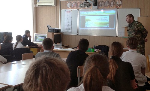 Инспекторы Росприроднадзора провели экологический урок в школе № 1 села Варна Челябинской области
