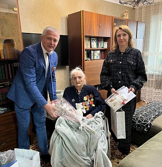Сотрудники Центрально-Черноземного управления Росприроднадзора поздравили ветерана Великой Отечественной войны Нину Воробьеву с наступающим юбилеем Победы