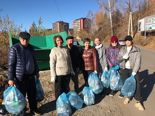 В Горно-Алтайске сотрудники Росприроднадзора приняли участие в экологическом субботнике