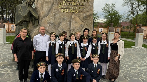 Сотрудники Северо-Кавказского управления Росприроднадзора почтили память братьев Газдановых в селе Дзуарикау в Осетии